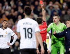 PG平台-瓦伦西亚主场遭遇连败，降级区抢眼的简单介绍