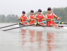 PG电子官网入口-包含赛艇比赛中选手奋力划桨，力求领先的词条