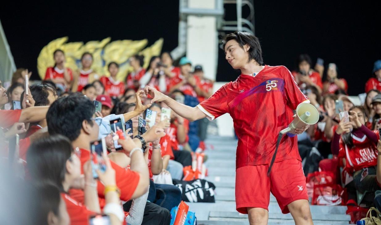 PG游戏官网登录入口-足球明星在中国足球联赛中大放异彩