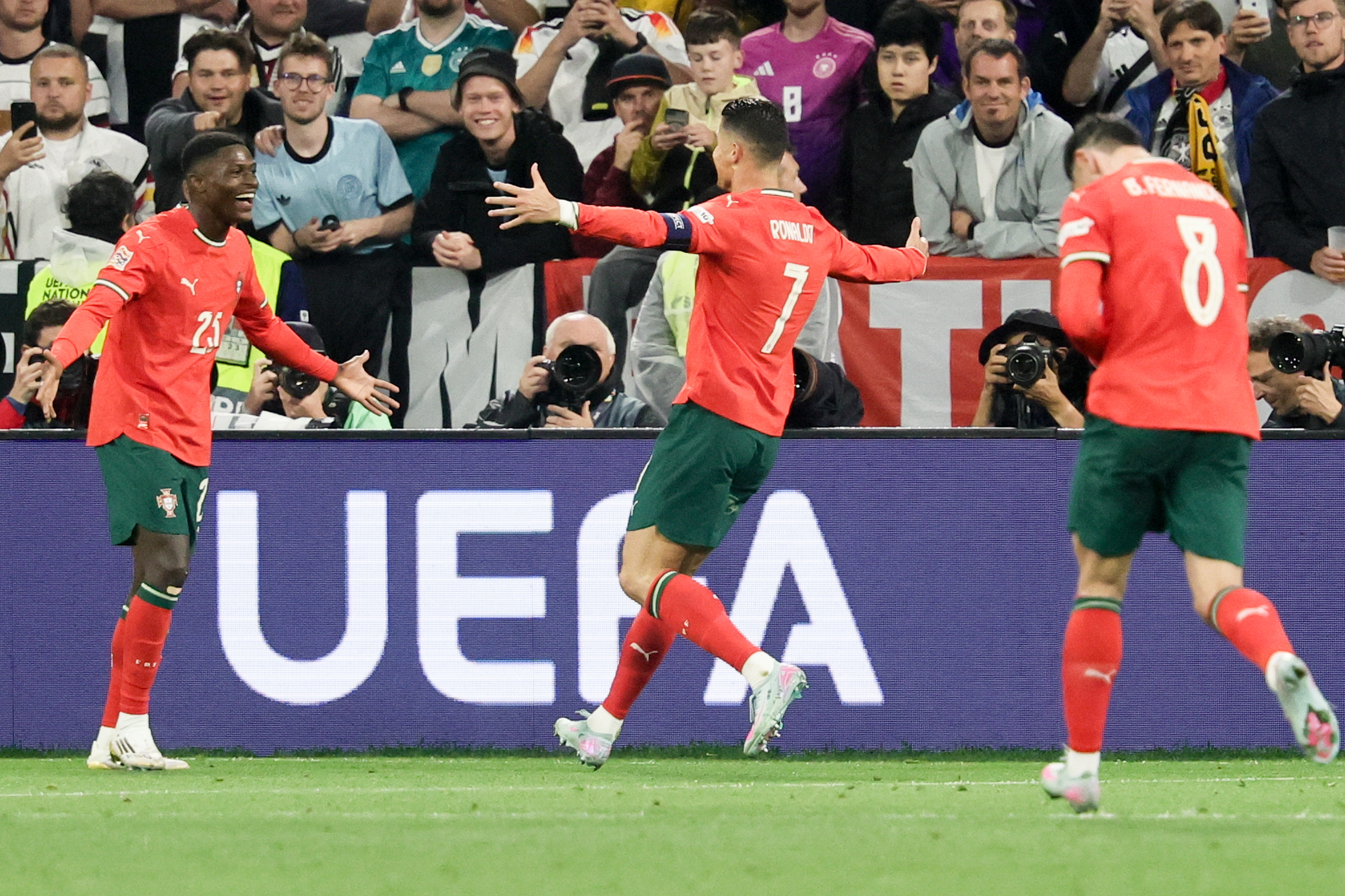 PG电子游戏-欧国联比赛中球场发生抢劫事件