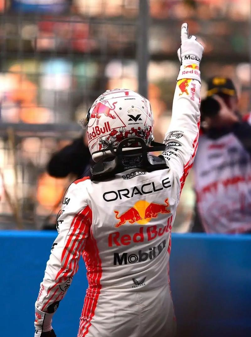 PG电子官网入口-包含迈凯伦绝杀索伯车队，拉塞尔扛起全队的词条